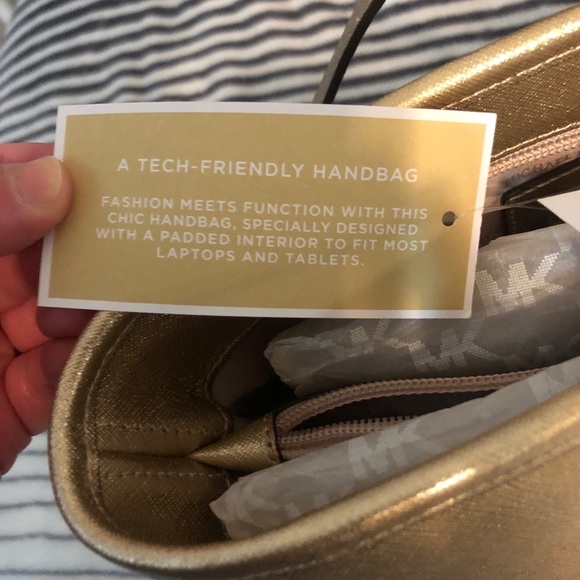 Michael Kors Jet Set Travel Tote and wallet NWT - Picture 6 of 11